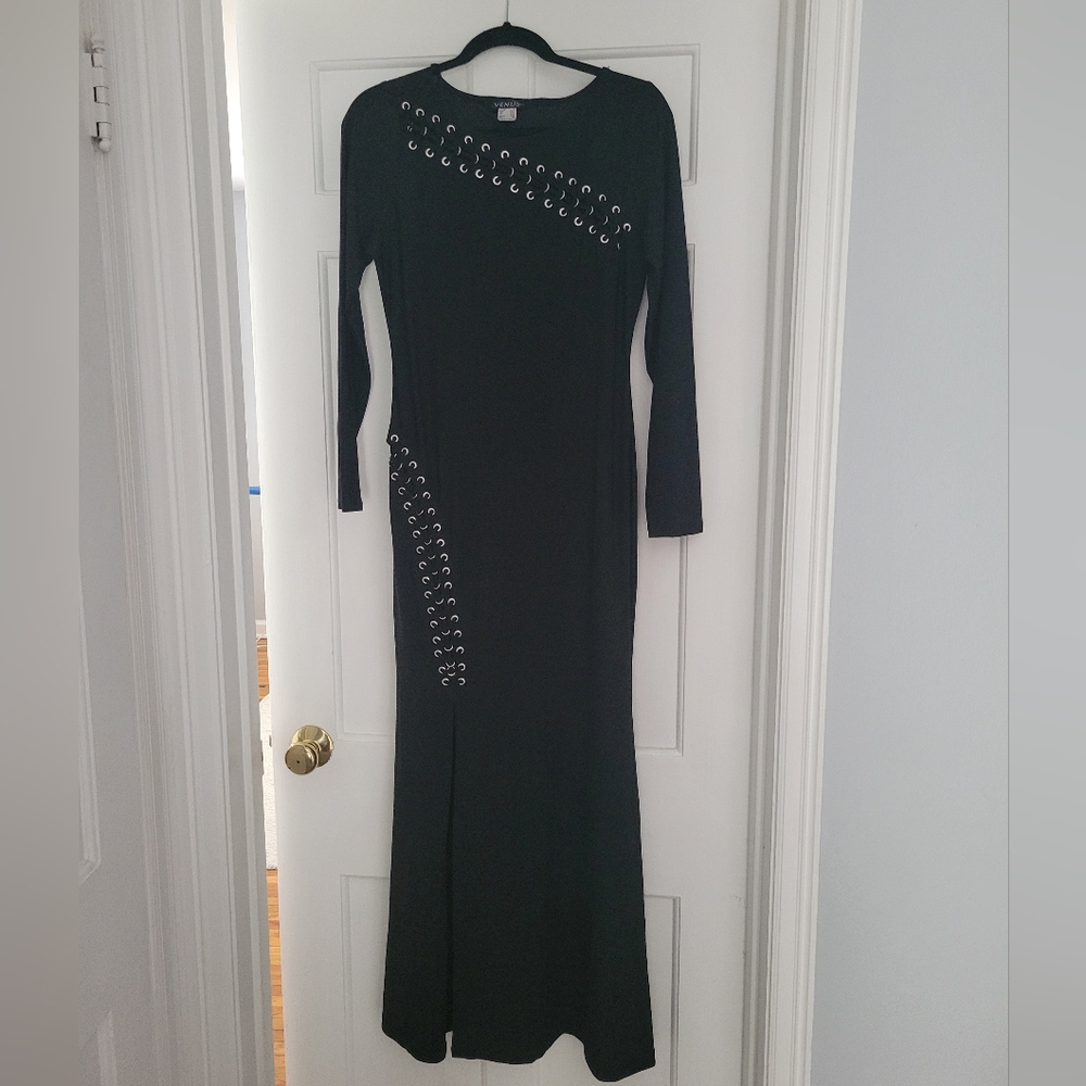New w/o tags! ✨️ Venus Black Floor Length Long Sleeve Dress with Silver